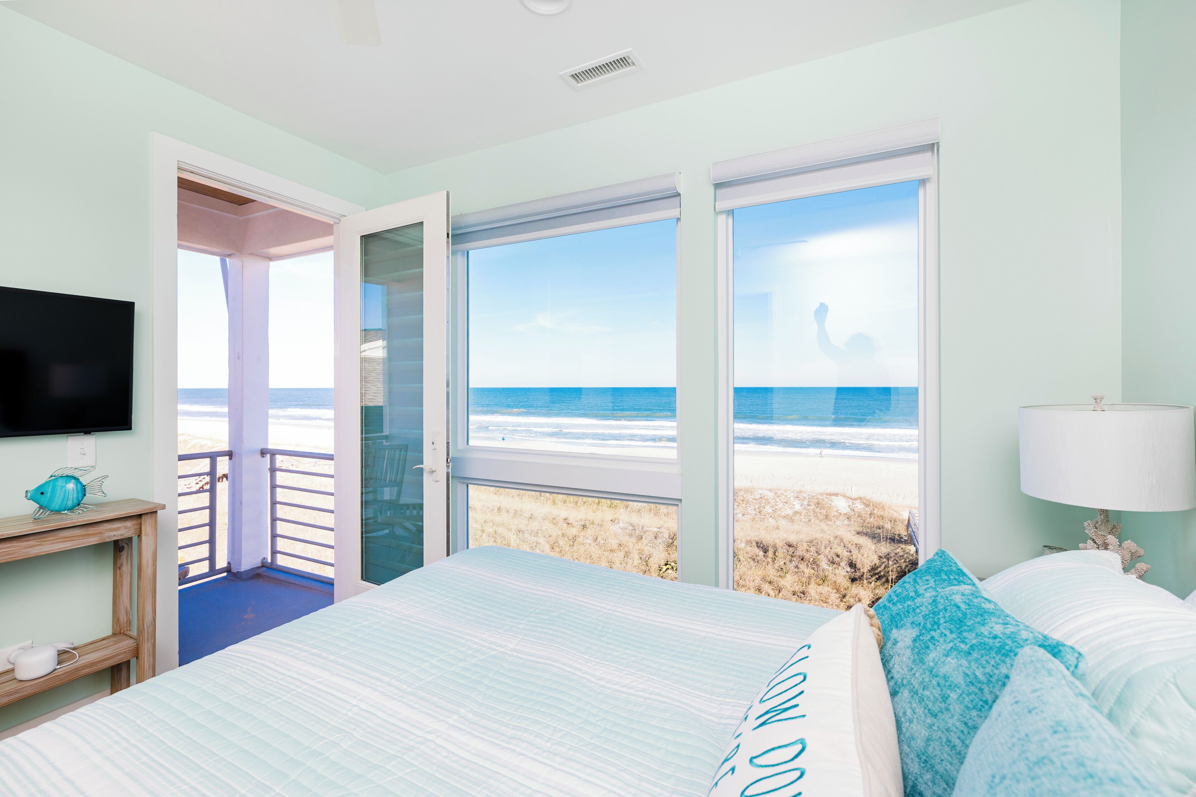 Sea'z Life! Your beachfront oasis in Carolina Beach is