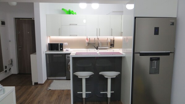 Kitchen with bar