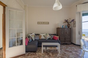 Autumn, Living Room, Spring, Summer