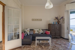 Autumn, Living Room, Spring, Summer