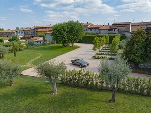 Activities, Amenities, Balcony / Terrace / Patio, Building Exterior, Golf, Pool, Spring, Summer, Wellness