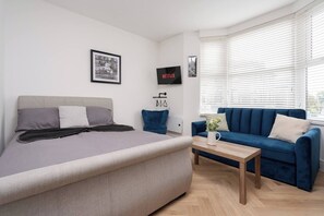 Features:
1 x Double Bed
1 x Sofa Bed