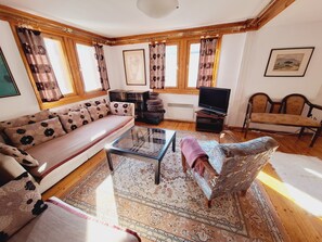 Cozy sitting area with TV corner, a collection of board games, puzzles, books.
