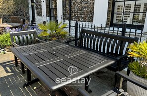 Alfresco Dining in Courtyard - Starfish Cottage - Broadstairs - Kent - @seastayuk - seastay.co.uk