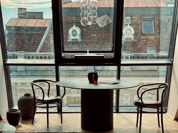 DINING WITH A VIEW
