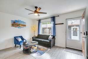 Living Room | Free WiFi | Central A/C & Heat | Smart TV