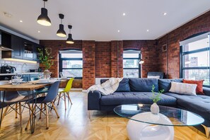 Living Room / Lounge