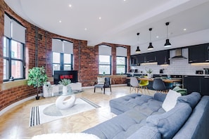 Living Room / Lounge