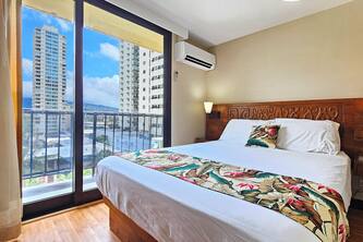 BMB 804 Modern Waikiki 1 Bedroom, 2 mins to Beach