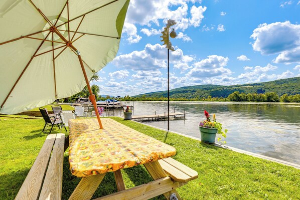 Middlesex Vacation Rental | 3BR | 1BA | 1,180 Sq Ft | Steps Required