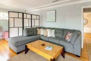 Flexible extra bedroom with privacy screen .