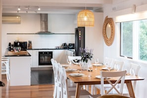 Open plan dining & Kitchen