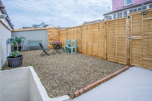 Clouds - 1 Bedroom Holiday Home - Milford Haven (21967)