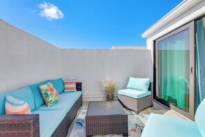 Rooftop Patio | Outdoor Seating & Dining | Wildlife Viewing