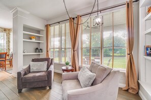 Sitting Area | 1st Floor