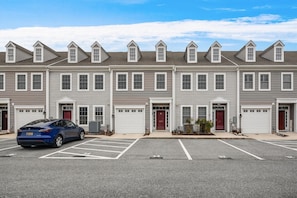 ,Front Elevation,