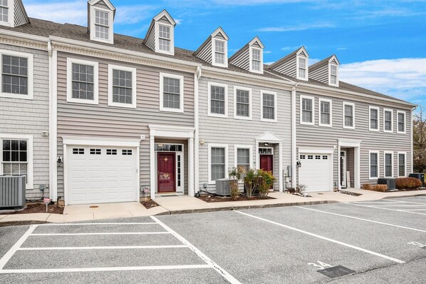 ,Front Elevation,