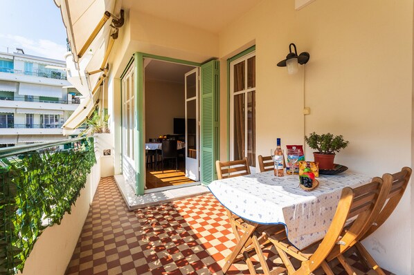 Bright terrace 