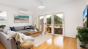 Lounge Room 