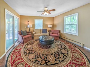 Main Level Living Area with TV and passage to Screened in Porch - Main Level Living Area with TV and passage to Screened in Porch