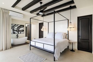 Master Bedroom 1. - Master Bedroom 1. King Size Bed & Ensuite with Bathtub.