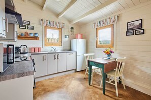Station House Cabin, Sinnington - Host & Stay