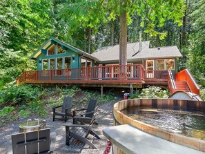 Expansive Deck, Fire Pit, Cedar Hot Tub