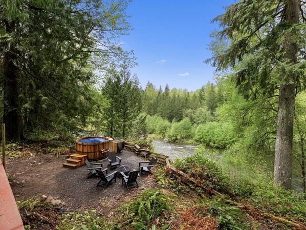 River Views from Deck, Fire pit and Hot tub
