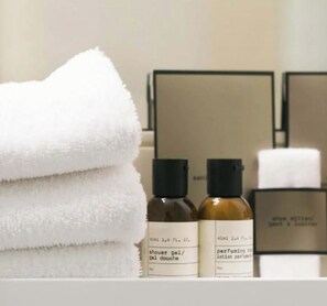 Bathroom amenities