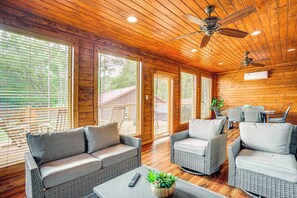 Enclosed Sunroom | Board Games | Free WiFi | Single-Story Home