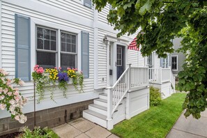 Front door/porch