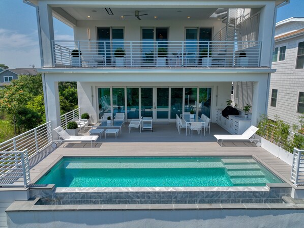 Casa Blanco - rear view of infinity pool, and exterior upper and lower decks