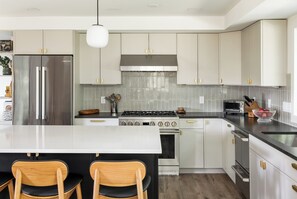 8497ELakeview 3