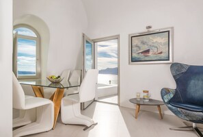 Dazzling Oia Suite | Gimli Suite | 1 Bedroom Suite | Adults Only | Suite with Private Heated Outdoor Pool & Caldera Sea View | Main Pedestrian Street