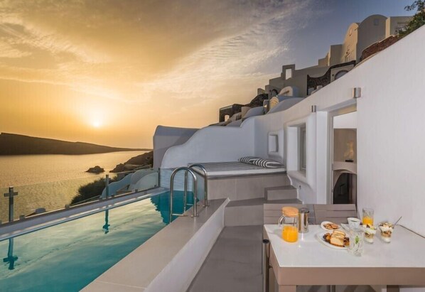 Thrilling Oia Suite | Gollum Suite | 2 Bedroom Suite | Adults Only | Suite with Private Heated Outdoor Pool & Caldera Sea View | Main Pedestrian Street