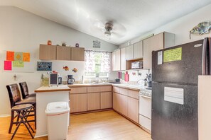 Kitchen | Upper Level | Toaster Oven