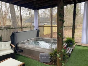 Outdoor spa tub