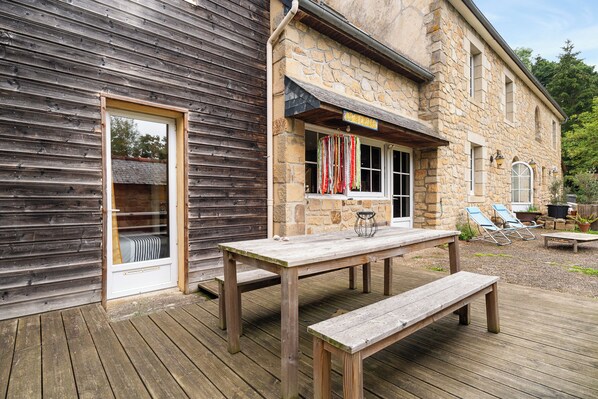 Outdoor dining