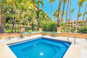 Large, hot tub free for guest use,perfect to soak in after a day touring Cabo