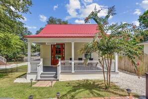 Welcome to the Bayview Park Cottage