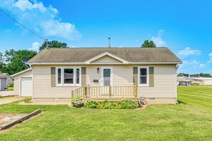 House Exterior | Front Porch