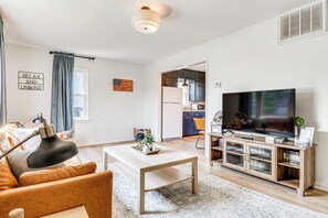 Living Room | Free WiFi | Central A/C & Heating
