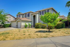 Home Exterior | 4 Mi to Solano Town Center