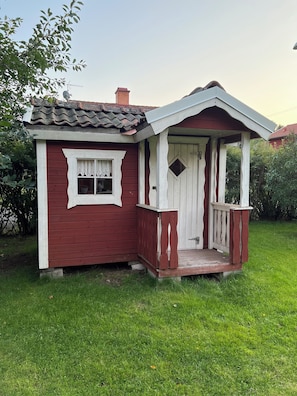 Children’s play area – outdoor