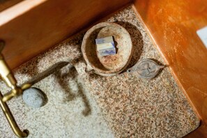 Bathroom amenities