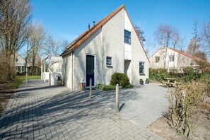 Außenseite Ferienhaus [Sommer]