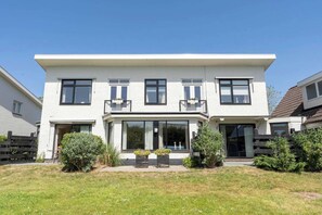 Außenseite Ferienhaus [Sommer]