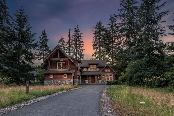Enjoy the beauty of sunrise and sunset with this view