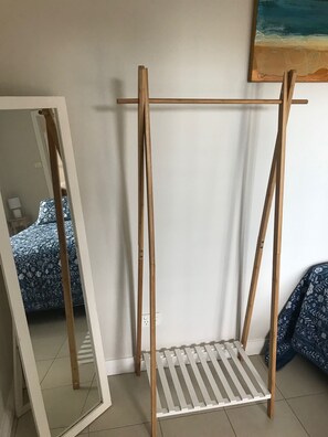 Hanging space & mirror