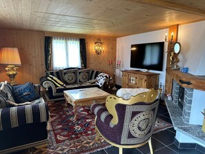 designed living room 